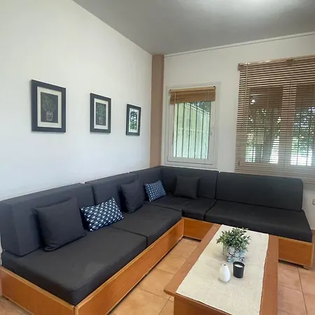 فيلة To Rodakino لِتوخورو